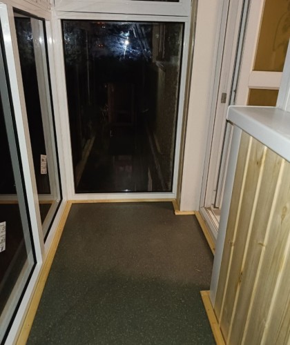 Французский балкон с крышей