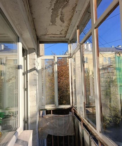 Установка легкого раздвижного балкона