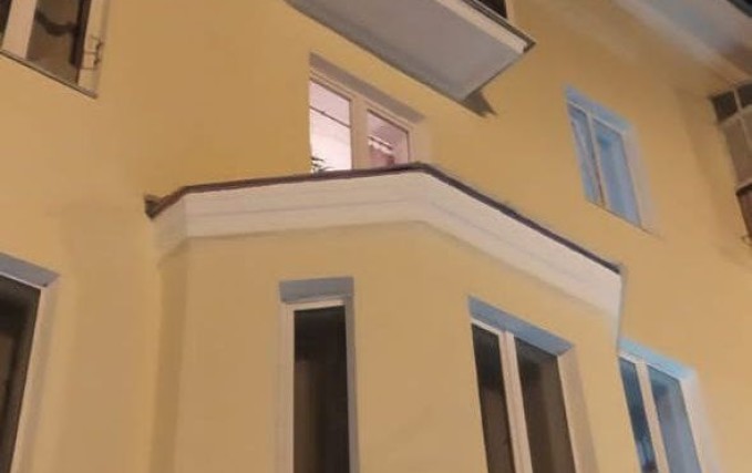 Французский алюминиевый балкон, с остеклением в пол