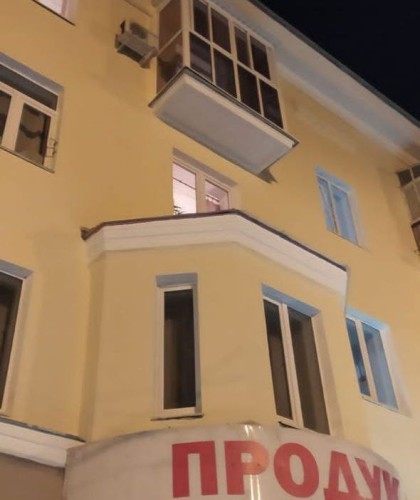 Французский алюминиевый балкон, с остеклением в пол