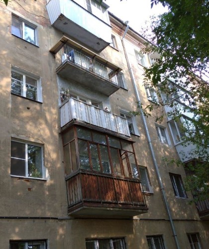 Остекление и отделка балкона в "хрущевке"