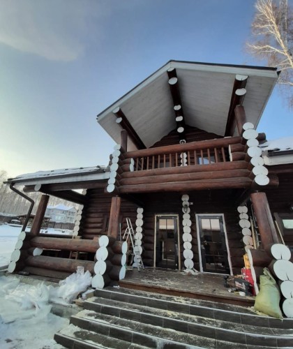 Установка входных дверей в загородном доме