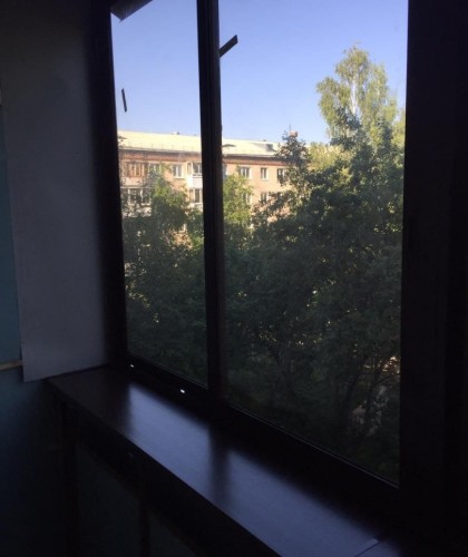 Алюминиевый балкон с подоконниками и отделкой