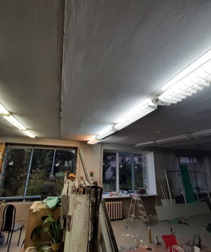 Установка окон нестандартных размеров в офисном здании