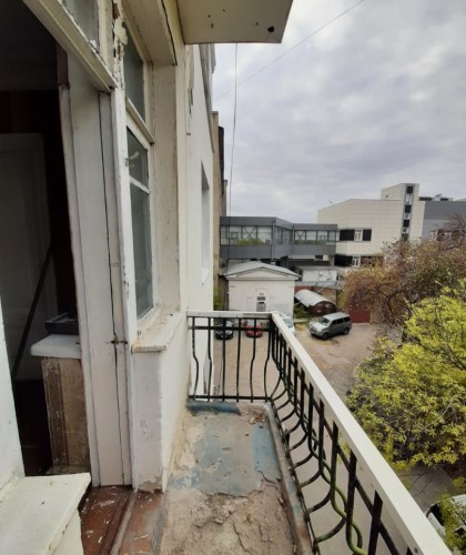 Остекление высокого балкона в историческом здании