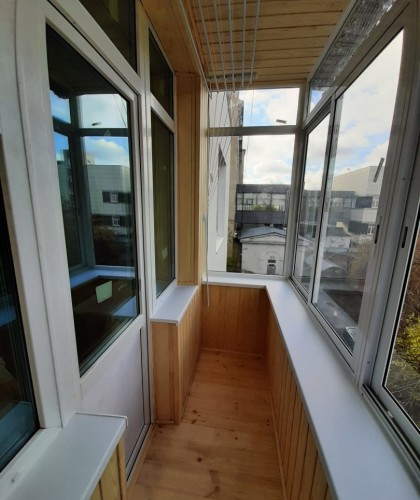 Остекление высокого балкона в историческом здании