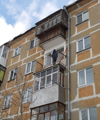 Холодный раздвижной балкон с обшивкой "под ключ"