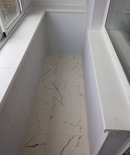 Установка легкого раздвижного балкона