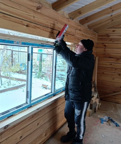 Установка окон в садовом домике