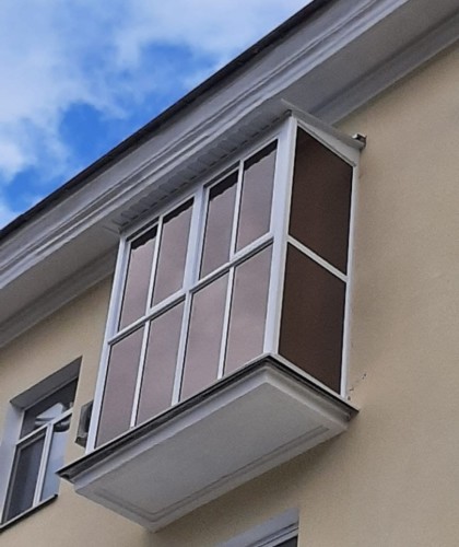 Французский алюминиевый балкон, с остеклением в пол