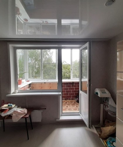 Холодное остекление балкона с выносом