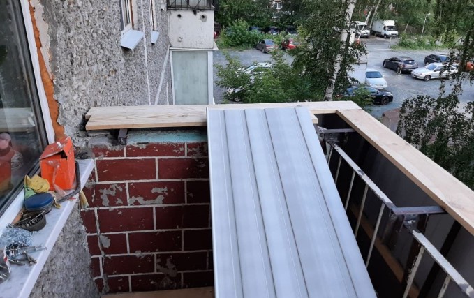 Алюминиевый балкон с выносом 3
