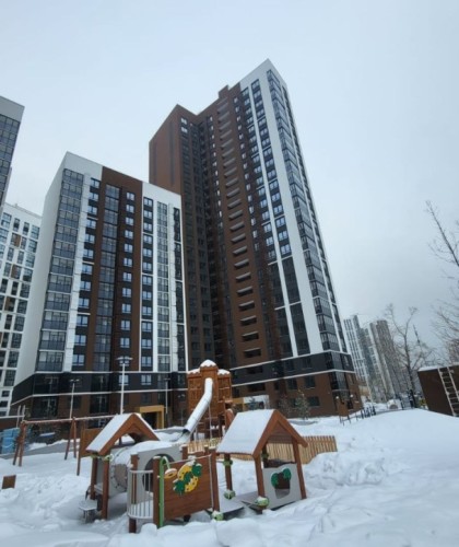 Остекление балконов, установка входных групп и дверей  в ЖК "Ботаника LIFE"