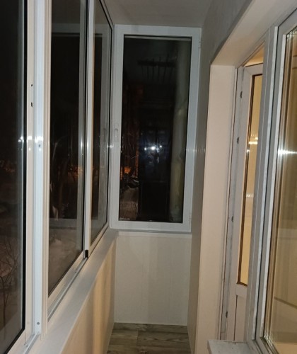 Холодное остекление и отделка балкона