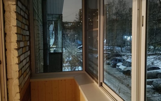 Остекление балкона на втором этаже раздвижными конструкциями 5