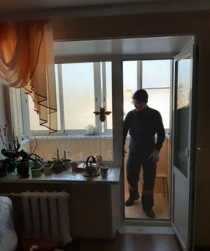 Холодный раздвижной балкон с обшивкой "под ключ"