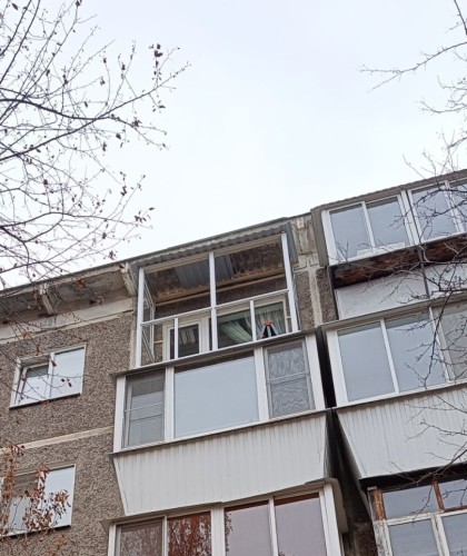 Французский балкон с крышей