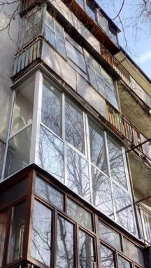 Монтаж алюминиевого балкона с тонировкой