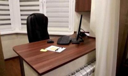 Рабочий кабинет. Идеальный вариант для фрилансера  Подоконник очень удобно использовать в качестве рабочего стола.
